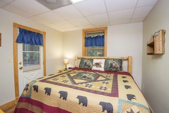 Others 4 Er100 - Making Memories Great Location - Close To Town! 4 Bedroom Cabin by RedAwning