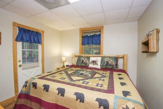 Lainnya 4 Er100 - Making Memories Great Location - Close To Town! 4 Bedroom Cabin by RedAwning