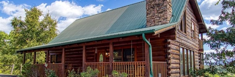 Others Ern864 - The Cedars - Great Location! Close To All The Action! 5 Bedroom Cabin by RedAwning