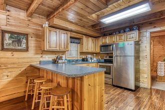 Others 4 Er 256 â Smoky Mountain Top Great Location â Close To Town! 3 Bedroom Cabin by RedAwning