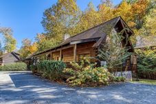 Others Er 256 â Smoky Mountain Top Great Location â Close To Town! 3 Bedroom Cabin by RedAwning