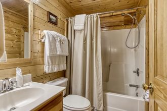 อื่นๆ 4 Ern819 - Mountain Majesty - Great Location! Close To All The Action! 5 Bedroom Cabin by RedAwning