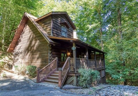 Others Er96 - Squirrel's Leap - Great Location! Close To Town! 2 Bedroom Cabin by RedAwning