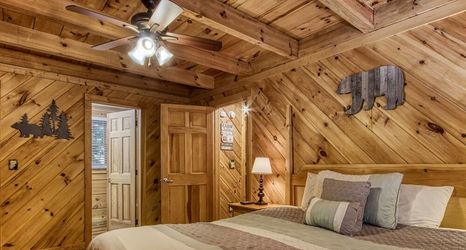 Others 2 Er96 - Squirrel's Leap - Great Location! Close To Town! 2 Bedroom Cabin by RedAwning