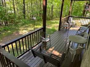 Others 4 Er74 - Gerrald's Chalet - Great Location. Close To All The Action! 3 Bedroom Cabin by Redawning