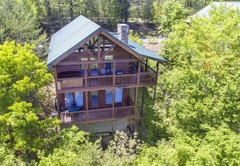 Others Ern859 - Absolute Paradise - Great Location! Close To All The Action! 2 Bedroom Cabin by RedAwning