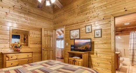 Others 2 Ern859 - Absolute Paradise - Great Location! Close To All The Action! 2 Bedroom Cabin by RedAwning