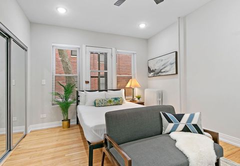 Others Remodeled Studio Apt in East Lakeview
