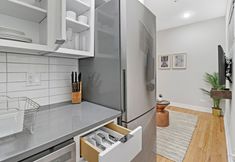 Others 4 Remodeled Studio Apt in East Lakeview
