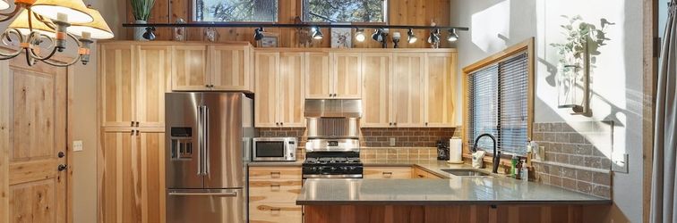 Others 14 Mt Hood Lane 3 Bedroom Home by RedAwning