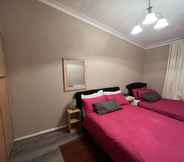 Lainnya 6 Stunning 3-bed House in Enfield, can Sleep 10