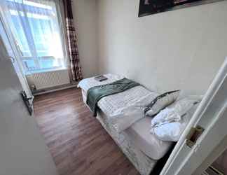 อื่นๆ 2 Beautiful 3-bed House in High Wycombe