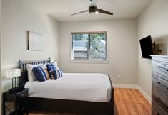 Khác 4 110 Crane 5 Bedroom Home by RedAwning