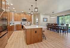 Khác 7 110 Crane 5 Bedroom Home by RedAwning