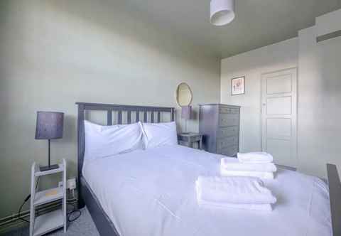 Lainnya Spacious 2 Bedroom Flat in Clapham With Balcony