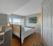 Others 6 Charming Studio Condo In Perkins Cove Surrounded By Ocean Views - Perkins Cove Inn 1 Bedroom Condo by Redawning