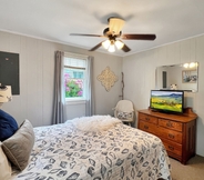 Others 2 Few Minutes Walk To Moody Beach, Near Airport And Train Station - Robbie's Cottage 3 Bedroom Home by Redawning