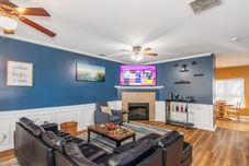 其他 4 - Bed home, w/ Cali King Bed - 12 mins. to DTWN