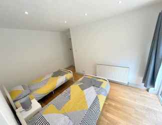 Lainnya 2 Twin Studio Flat in Sutton - Ground Floor