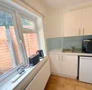 Others 3 Twin Studio Flat in Sutton - Ground Floor