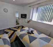 Others 5 Centrally Located With Free Parking and Smart TV