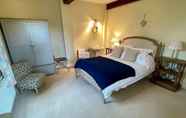 Lain-lain 2 Spacious 5-bed Stable Conversion in Wiltshire