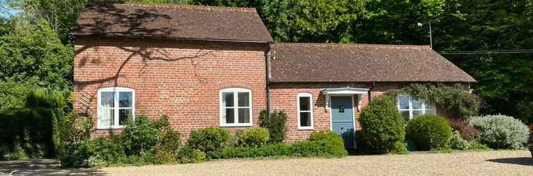 Khác Spacious 5-bed Stable Conversion in Wiltshire