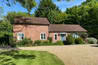 Lain-lain Spacious 5-bed Stable Conversion in Wiltshire