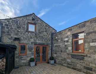 Others 2 Charming 1-bed Cottage on the Outskirts of Haworth