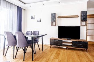 기타 4 Flat in Maltepe With Balcony Near Shopping Malls