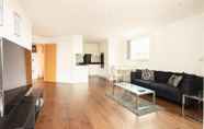 Lain-lain 5 Remarkable 2-bed Apartment in London Amazing Views