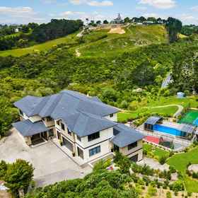 Primary image1Luxe Whitford Mansion - Pool & Tennis Court,坎贝尔斯湾飯店