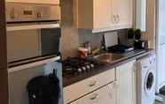 Others 5 Budget 5-bed Apartment in Barking