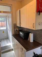 Others 4 Budget 5-bed Apartment in Barking