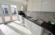 Others 4 Large Triple Studio Flat - Croydon