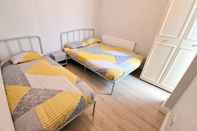 Others 2-bedroom House in South London - Sutton