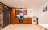 Others 4 Stylish Modern L1 Apt - Walk Everywhere