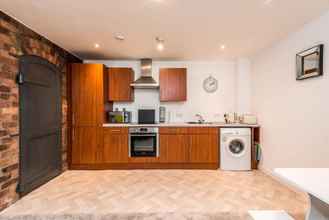 Others 4 Stylish Modern L1 Apt - Walk Everywhere