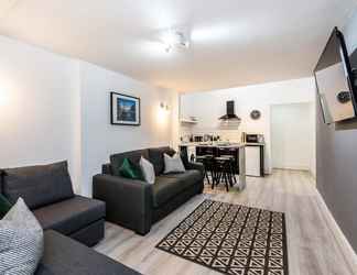 Others 2 Cosy and Modern Super Central 2 Bed Apt
