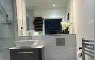 Others 7 Stunning Apartment in Clifton Gardens, Westend