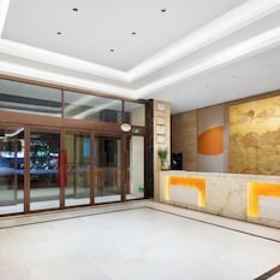 Lobby 1 ZHONGZHOU INTERNATIONAL HOTEL, 시허 구 호텔