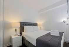 Others 2 Downtown Toronto 2 Bedroom 2 Bath Suite Near Business District, U of T, Hospital