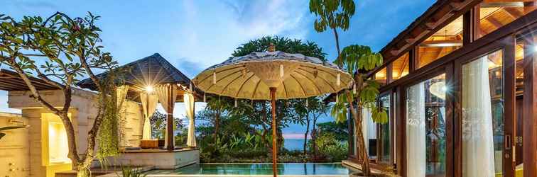 Others Dazzling Beachfront 2 Br Villa in Seminyak