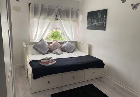 Others Impeccable 3- Bedroom House in Kirkcaldy