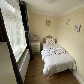 Room 1 큰 정원이 있는 전체 집 코티지, 프린세스 로열 대학교 병원 호텔