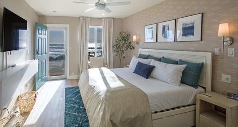 Others 2 Black Sands Inn