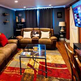 Primary image 1 Perfect DTWN Condo with King beds, Hotel Institute of Paper and Science Technology