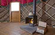 Lainnya 6 Charming Yurt in Kelburn Estate Near Largs