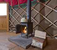 Others 6 Charming Yurt in Kelburn Estate Near Largs