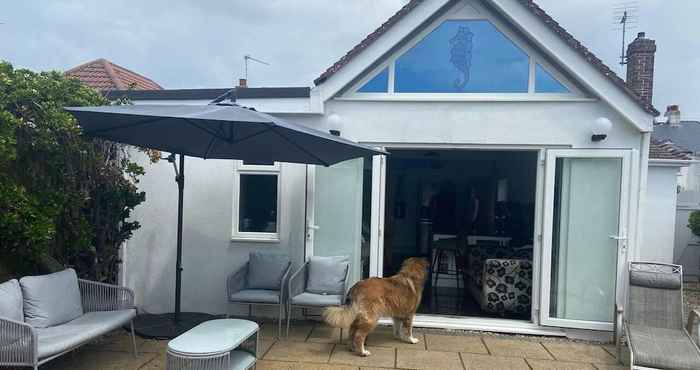 Others Pet Friendly, Unique 4-bed Bungalow in Porthcawl